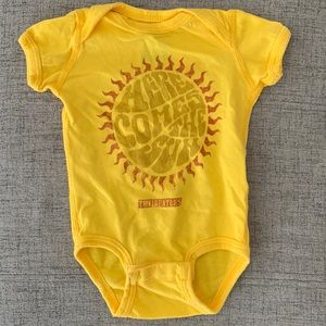 Like New - The Beatles Onesie - size 6M